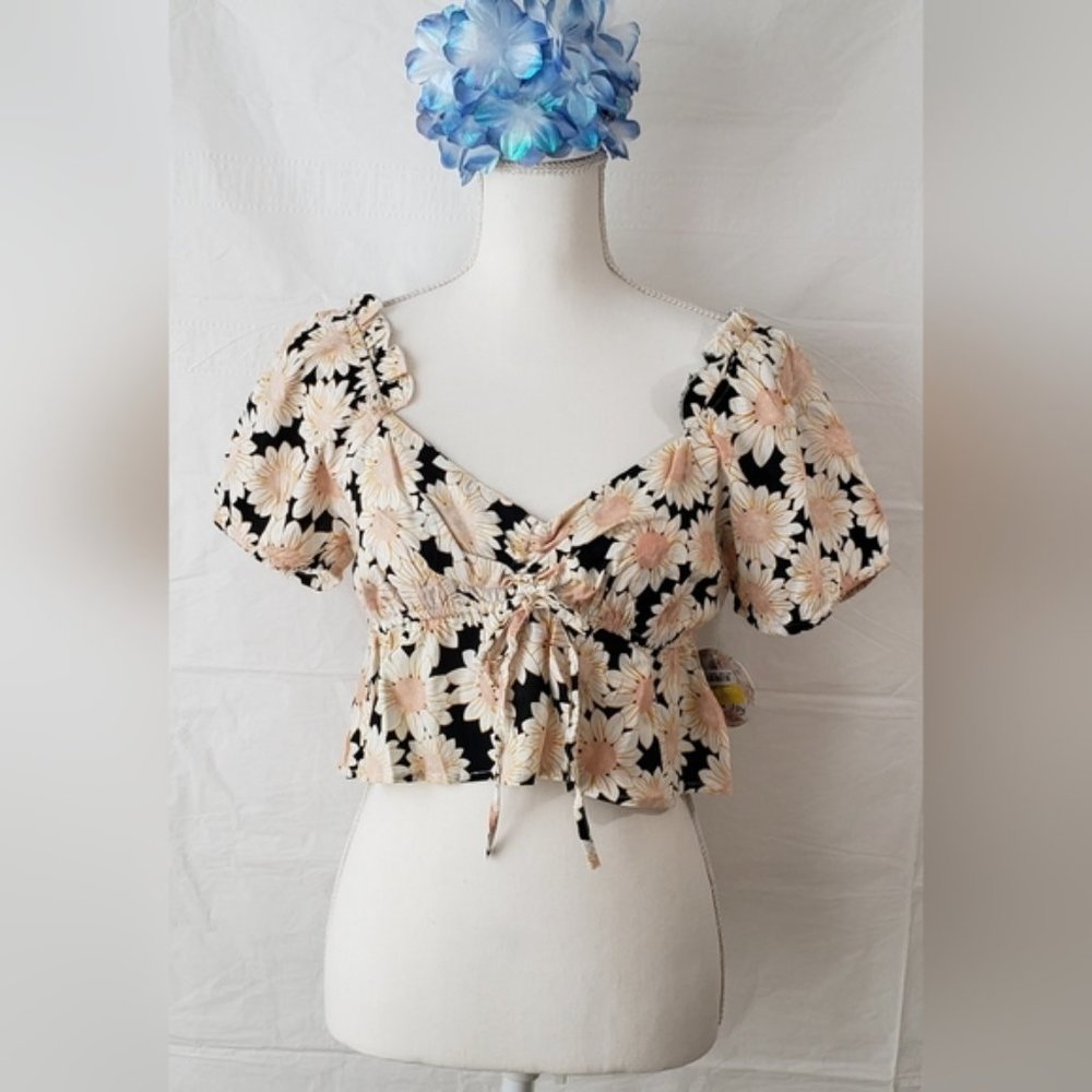 JOLIE & JOY Front Tie Cropped Top